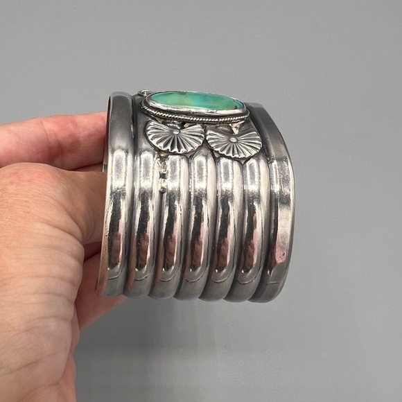🩵Vintage Navajo Genuine Turquoise and Silver Cuff. 1 3/4 inch wide. 97g TW - Picture 5 of 10